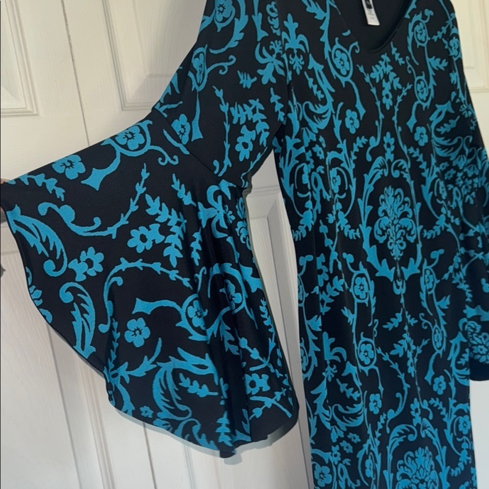 Sami & Jo reversible Black and teal  Floral Long Sleeve Dress - Picture 4 of 11